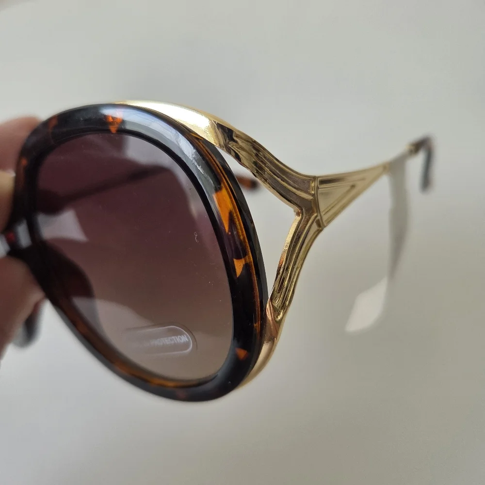 NWT Tortoise Shell Round Oversized‎ Sunglasses with Gold Accents UV400